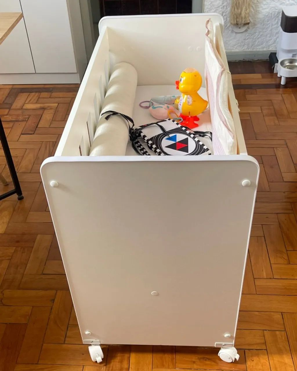 MINI BERÇO BRANCO COM RODINHAS