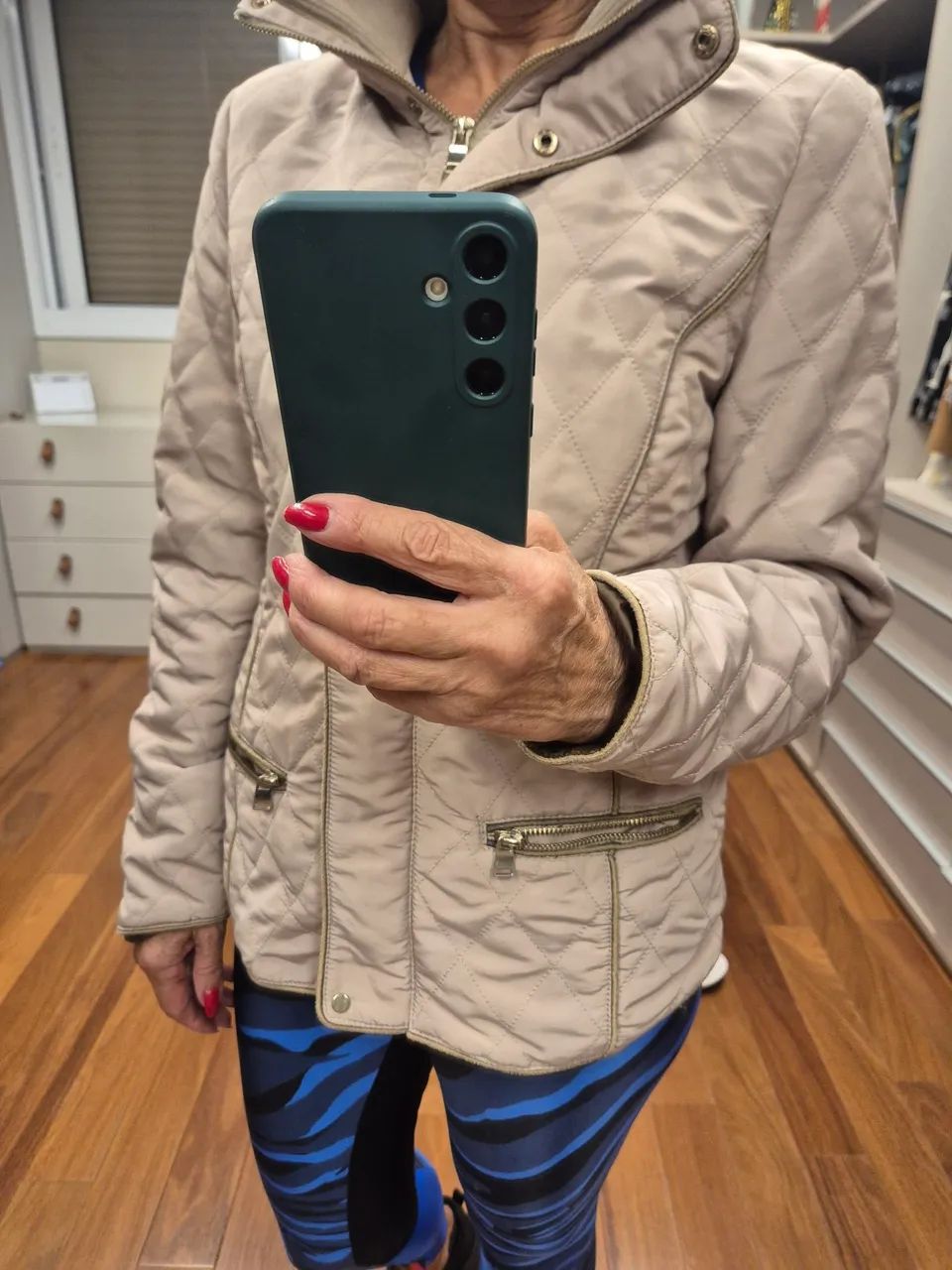 Casaco nylon para o frio.