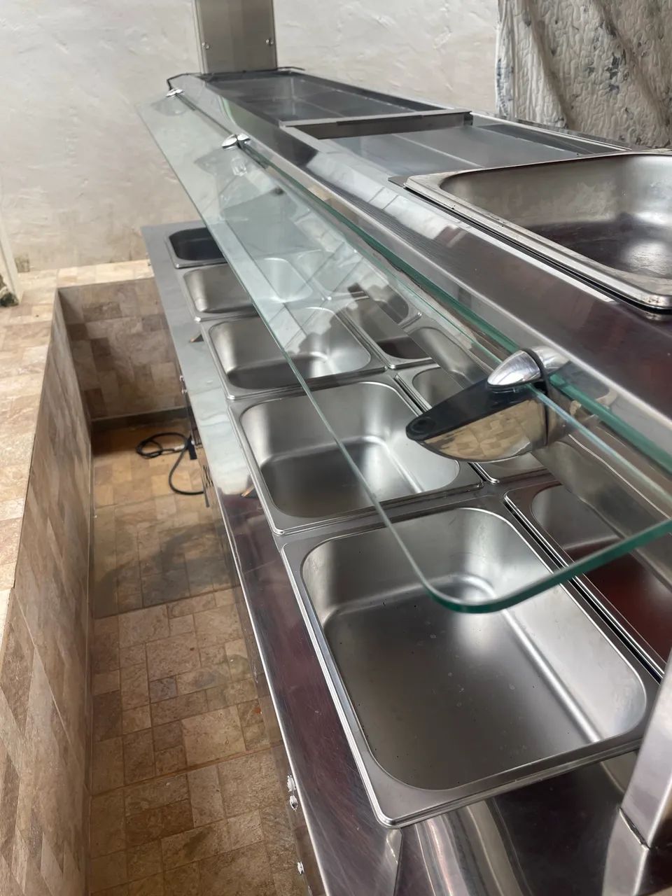 MESA TÉRMICA E REFRIGERADA