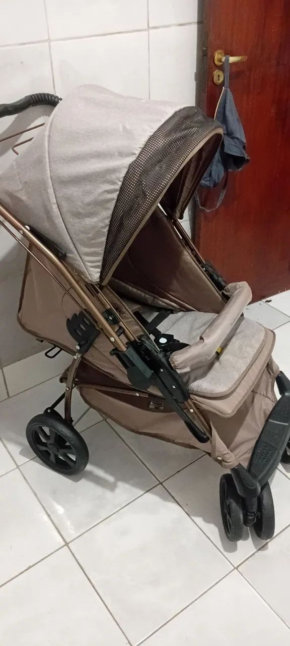 Carrinho e Bebê conforto com suporte