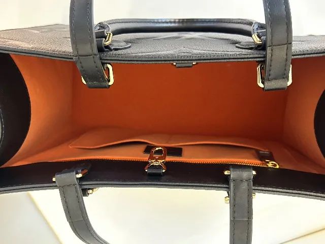 Bolsa Louis Vuitton On The Go MM Preta - Foto 5