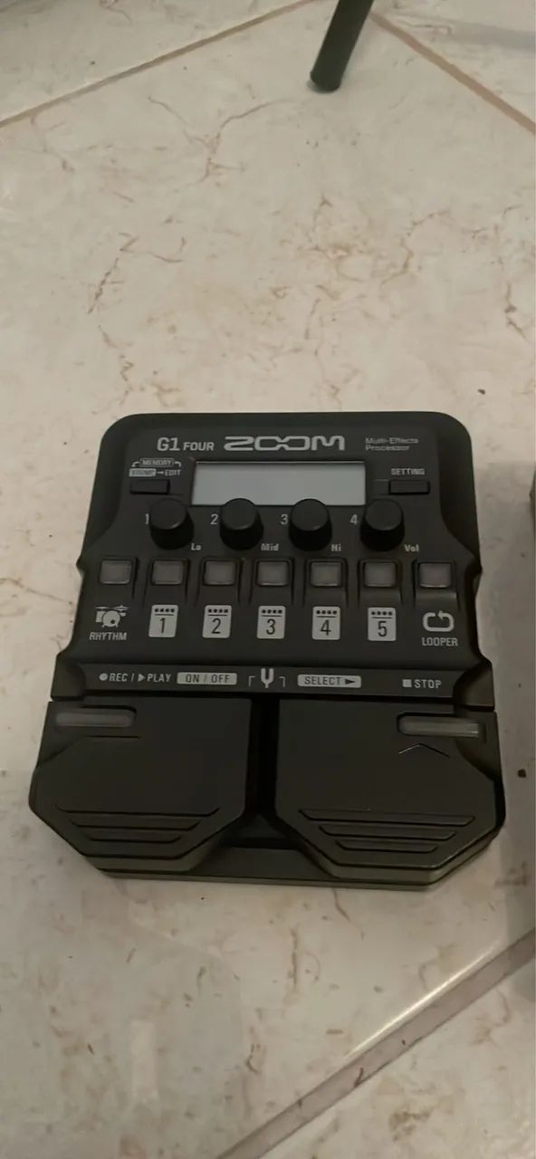 Zoom  g1 four 