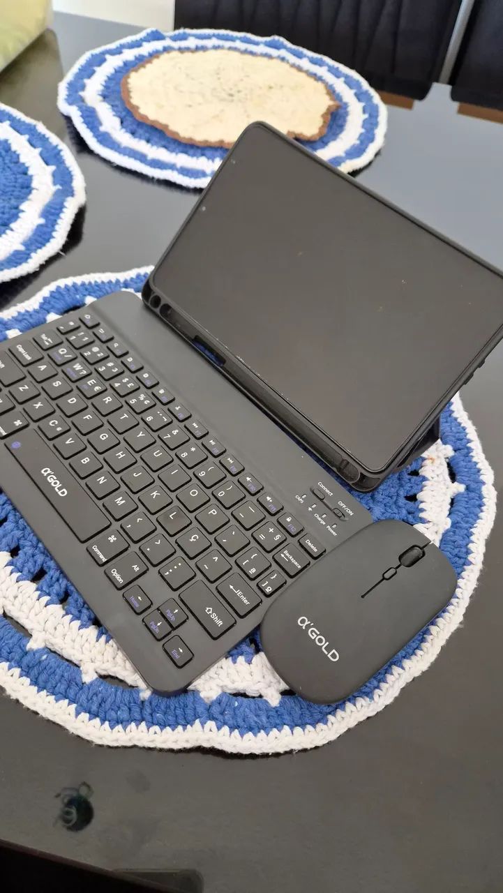 Tablet A09 cheio de acessórios 