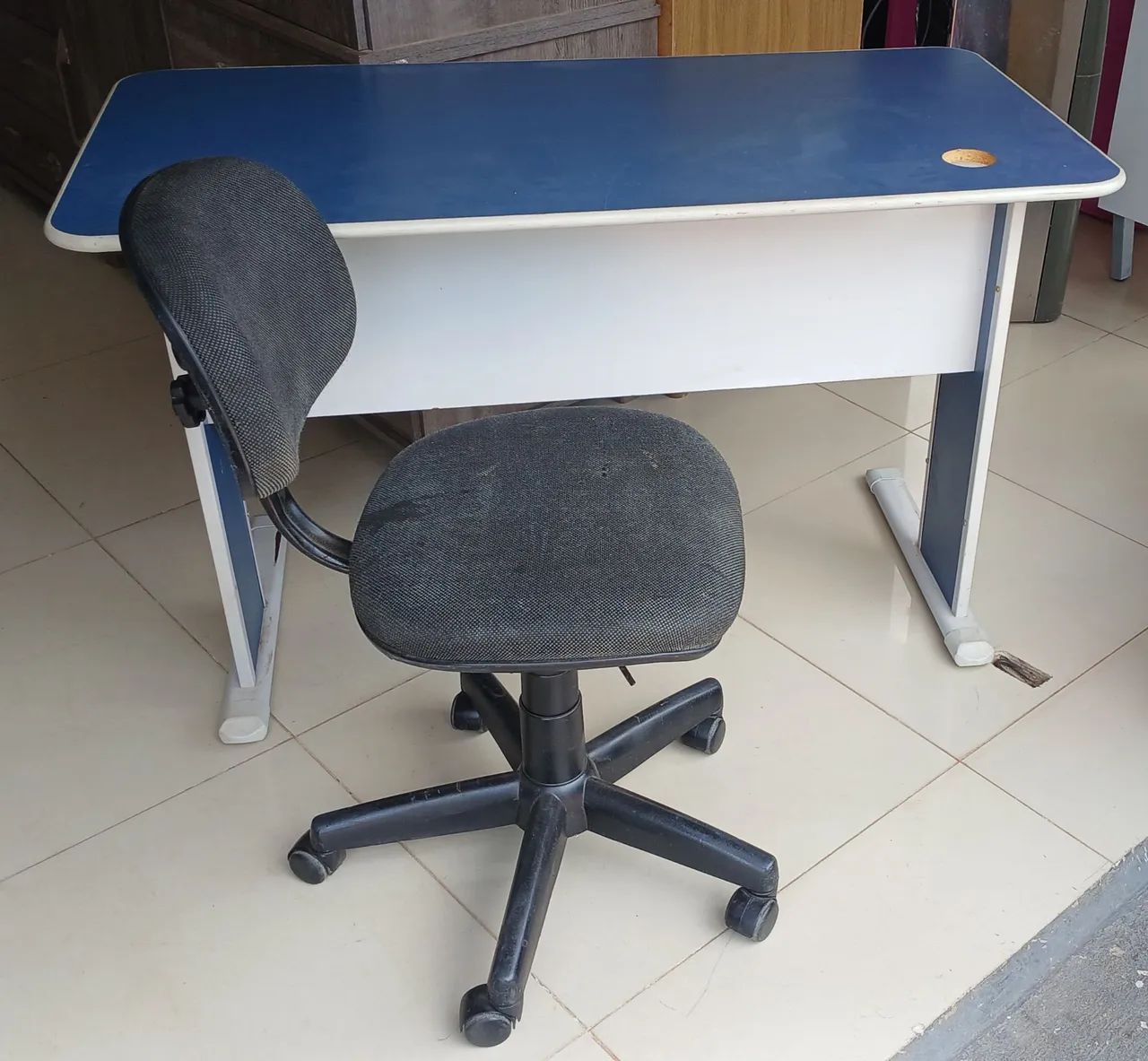 Mesa de estudo com cadeira. Faço a entrega * 