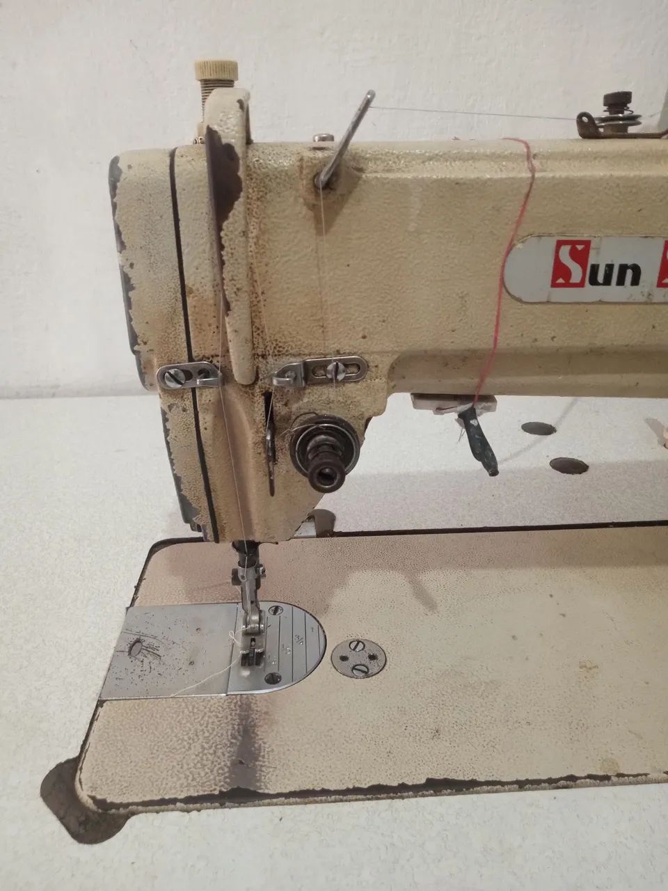 Máquina de costura RETA