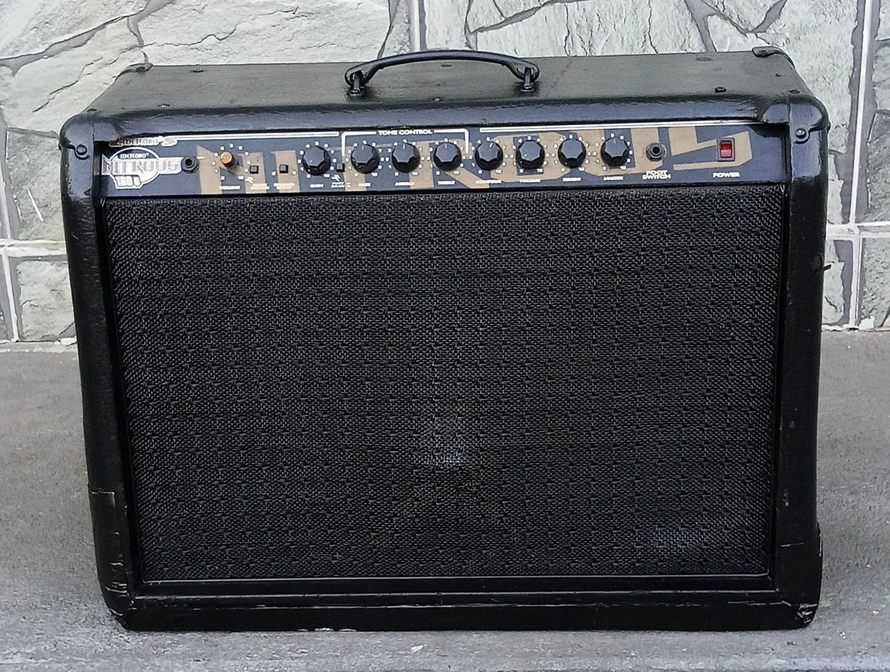 Cubo de guitarra meteoro.