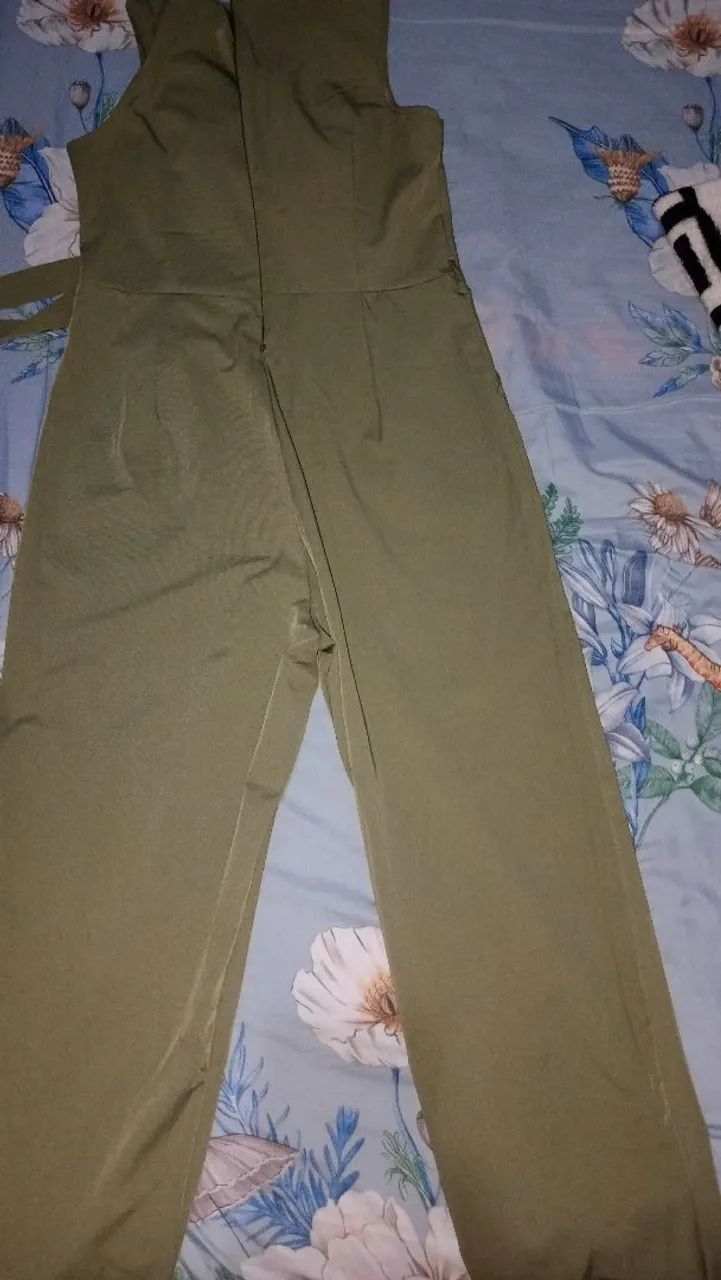 Macacão + colar 