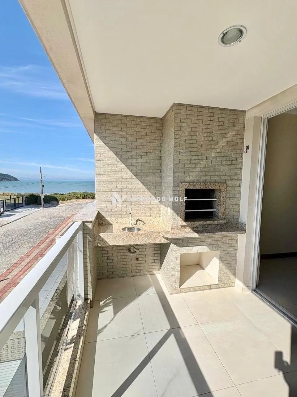 Apartamento com 2 quartos e 1 suíte na praia dos Açores em Florianópolis