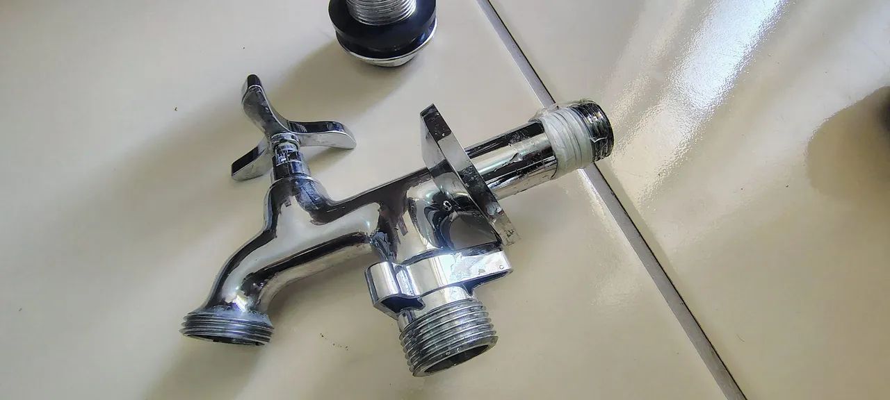 Pertutti Docol Faucet and Click Valve