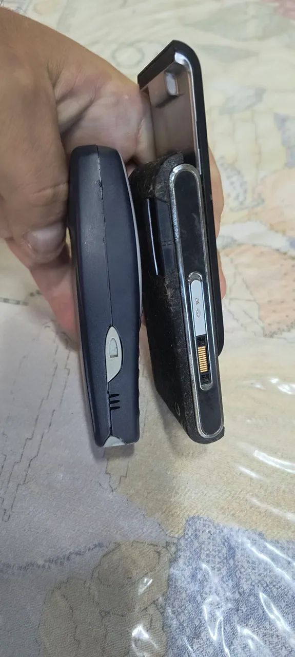 Dois celular sucata coleciona sem teste - Foto 3