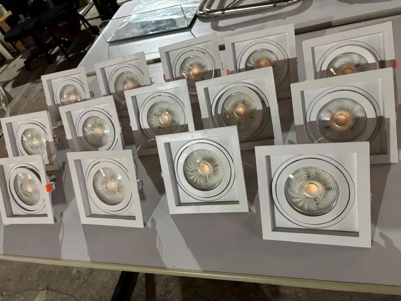 Spot LED embutido no par30 11w bivolt com lâmpada l - iluminação moderna e sofisticada  - Foto 2
