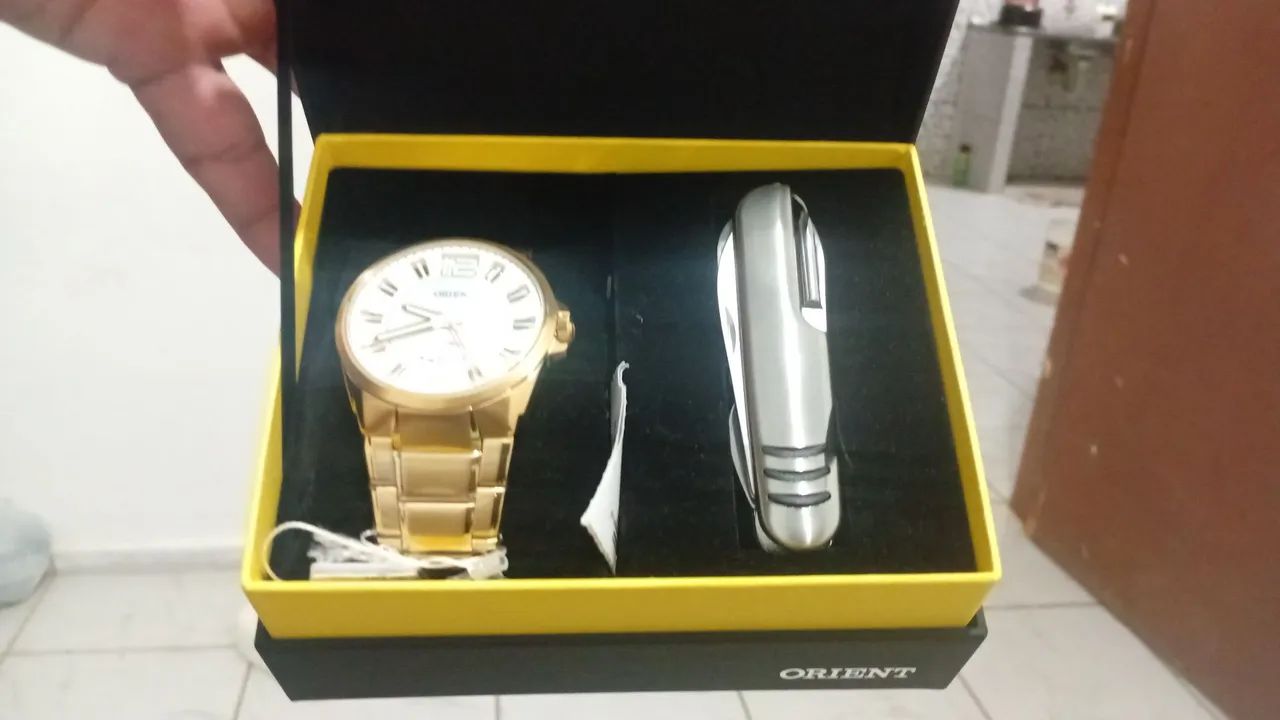 Vendo relógio novo na caixa