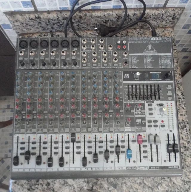 Mesa/ Mixer processor Behringer Xenyx 1832 FX. Perfeito funcionamento. Estudo troca. - Foto 5