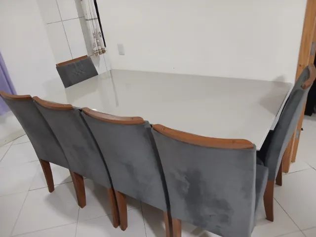 Vendo Mesa de jantar com tampo de vidro e de madeira maciça com 6 cadeiras  - Foto 4
