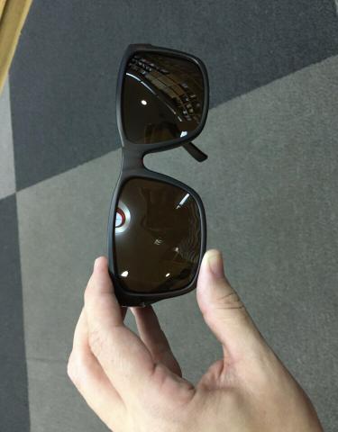Oculos sporte lente polarizada e contra raios ultravioleta original a pronta entrega - Foto 6