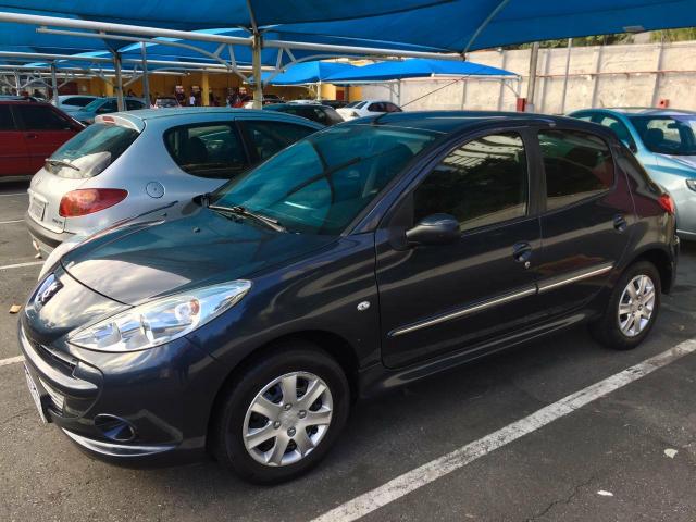 Venda de um Peugeot tel *. /