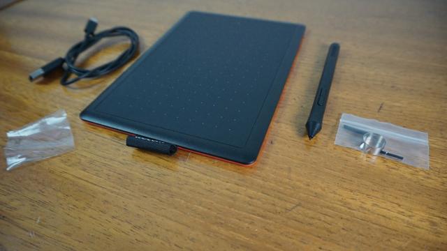 Mesa Digitalizadora One by Wacom, com caneta sem fio digital sensível à pressão - Foto 3