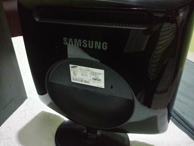Vendo essa ( cpu ) e visor 16 samsung model : 932 b plus