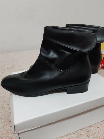 Bota De Couro Classic Arezzo usada Duas Vezes Tamanho 38! - Foto 2