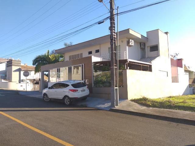Vende-se casa mobiliada de 2 andares, com 210m² no Amizade