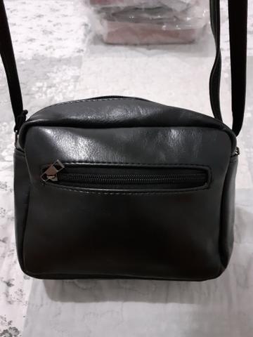 Pequena bolsa lateral - Preta - Foto 2