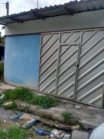 Vende-se uma casa