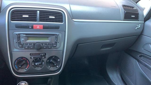 Fiat Punto ESSENCE 1.6 FLEX 4P - Foto 16