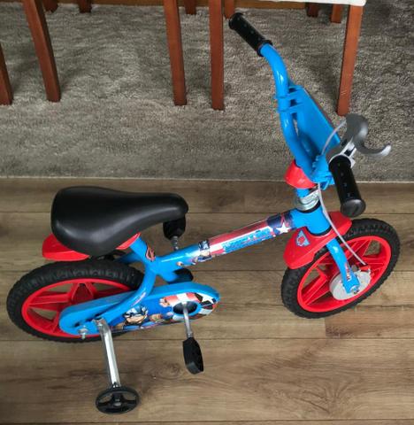 Bicicleta super herói