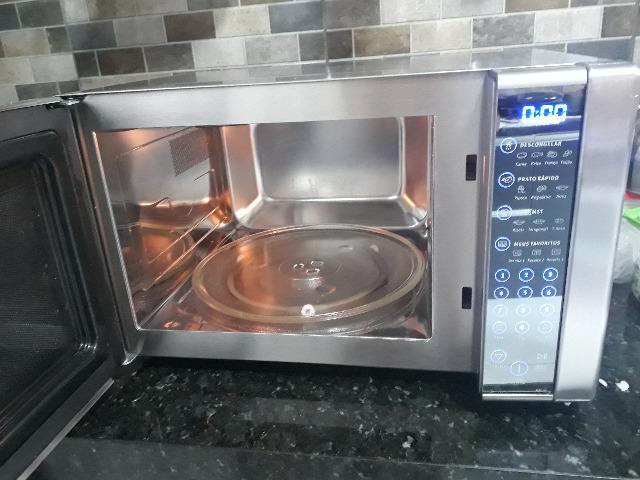 Micro-Ondas Electrolux; Cor Prata com Painel Touch On Glass e Função Grill - Foto 3