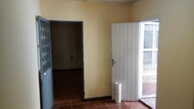 Linda casa . 1 suite , garagem , churrasqueira em ótima localização.queiras