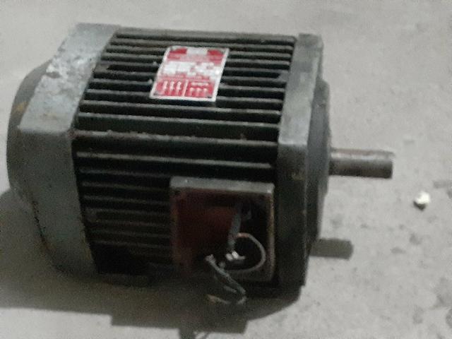 Motor elétrico WEG