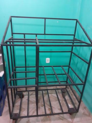 Suporte para garrafa e carvão