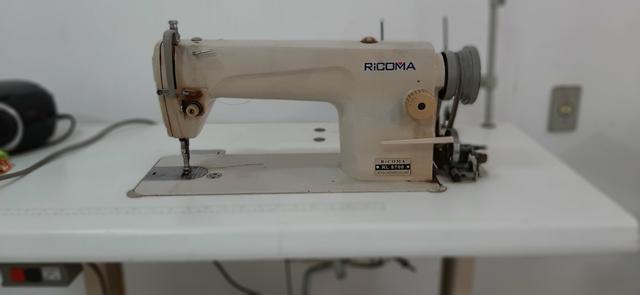 Máquina de costura reta industrial