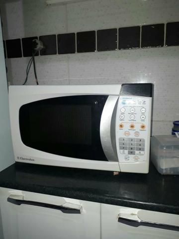 Vendo ou troco micro-ondas 20 litros - Foto 4