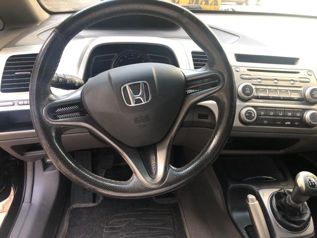 Honda Civic preto manual LXS 1.8 completo com bancos em couro. IPVA 2020 pago - Foto 3