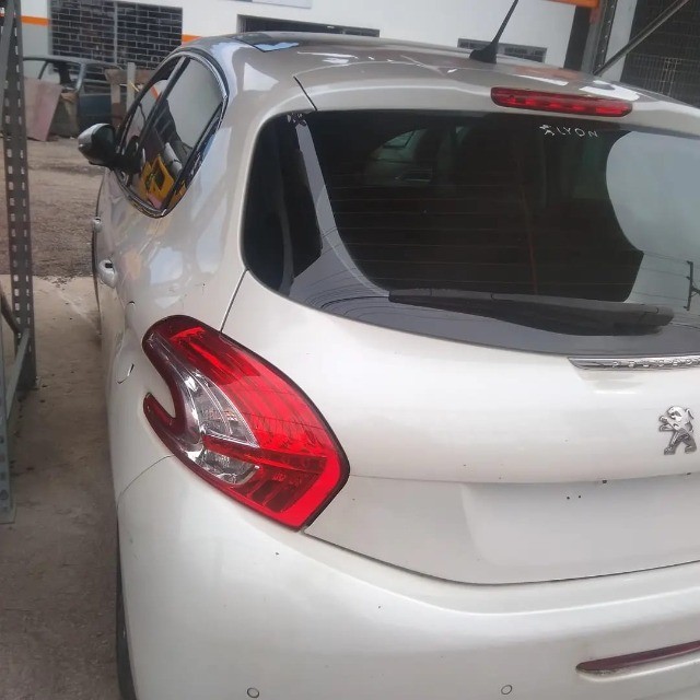 Peugeot 208 Griffe 2015  (Peças) - Foto 4