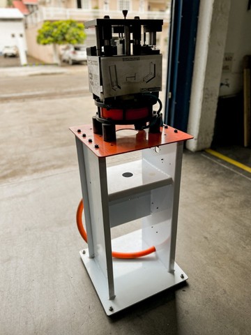 Estampo pneumático para fixação de contramarco em alumínio - NOVO - Foto 3