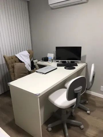 Mesa para escritorio em L simples branca - Foto 2