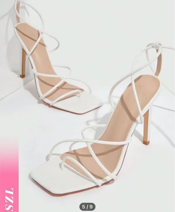 Sandália branca de salto alto amarração 