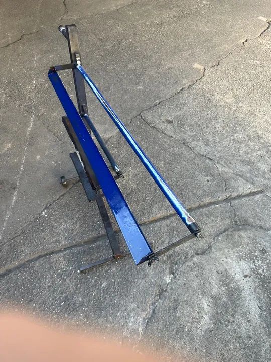 Mesa e papeleira para pintura 500,00 os dois - Foto 4