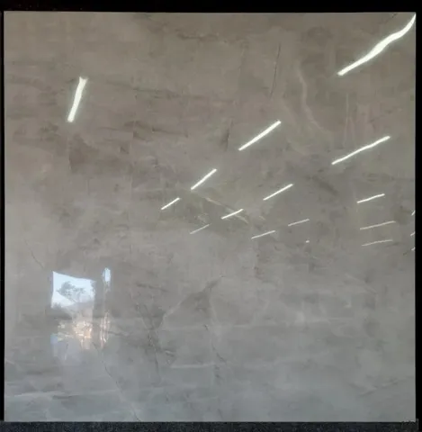 Porcelanato Polido 'Pulpis Cinza' 84x84cm - R$ 82,90 o m² (à vista)