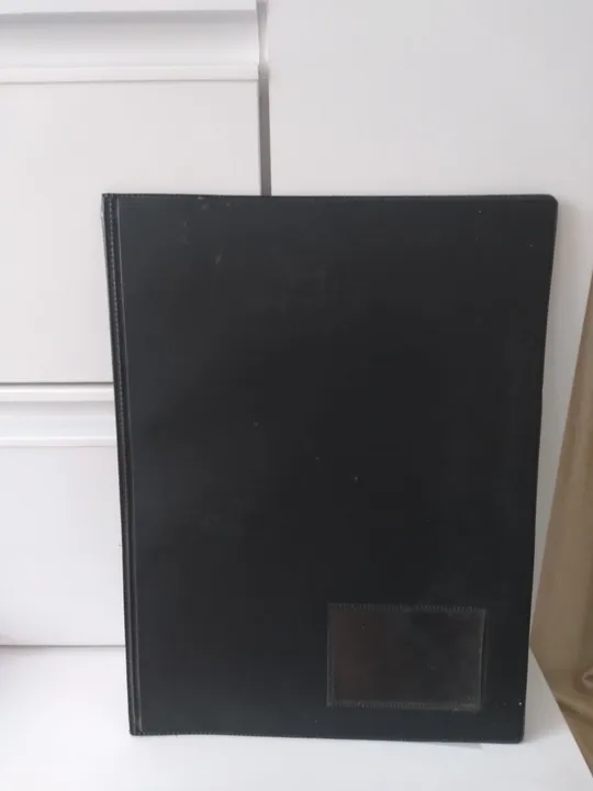 Pasta preta -com 10folhas plástico dentro