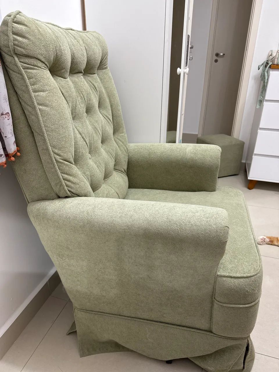 Poltrona amamentação verde com puff - Foto 5