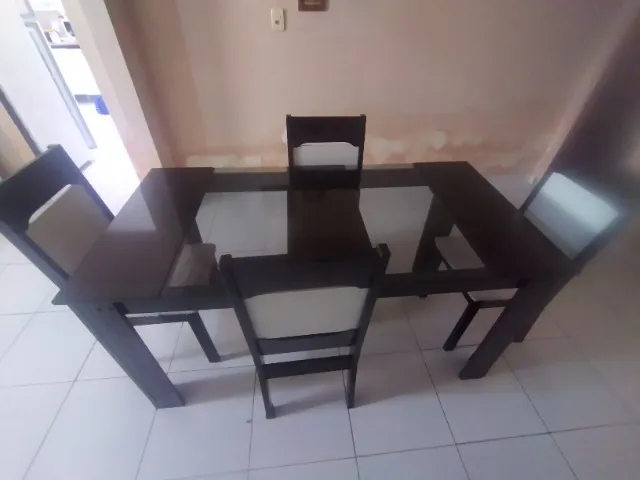 Mesa com 5 cadeira