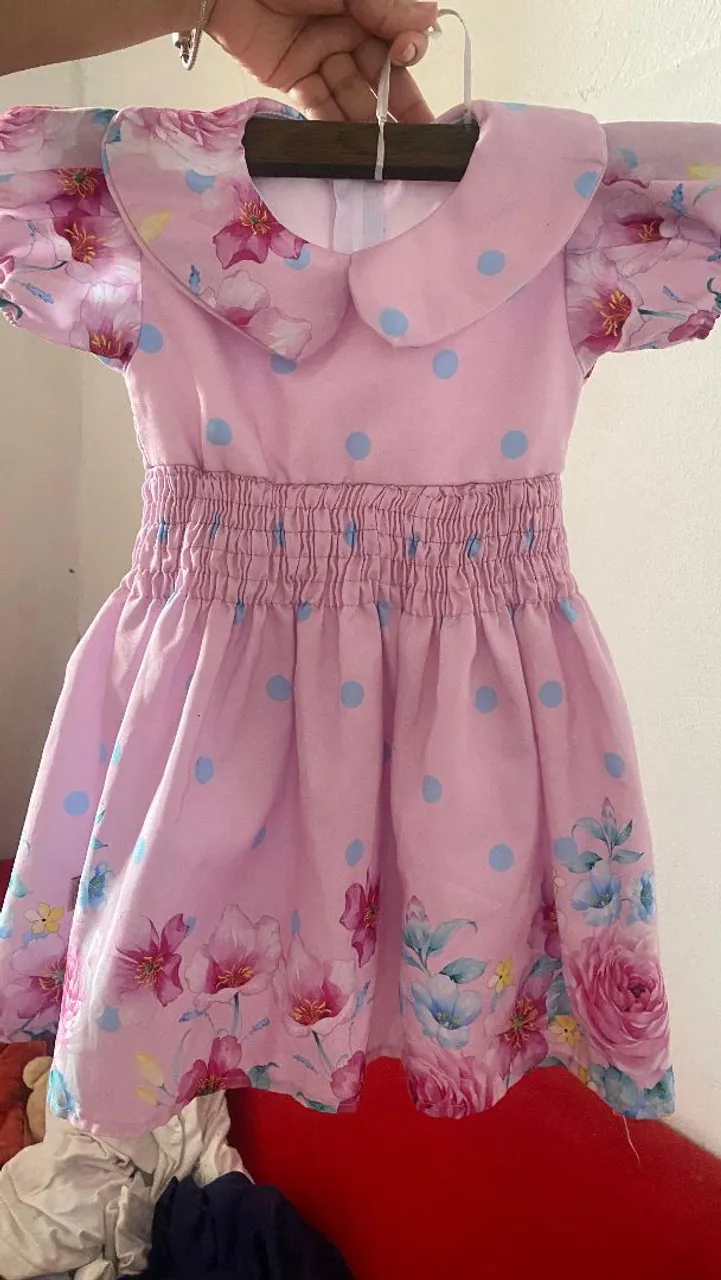 Vestido Infantil Floral com Detalhes Delicados