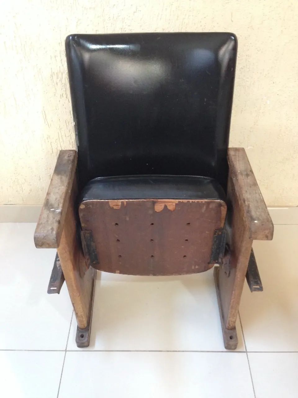 Cadeira Antiga Cinema -Usada -  *LEIA* - Foto 4
