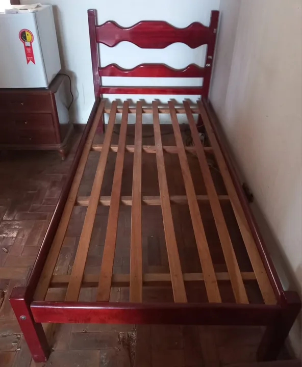 Vendo cama de madeira antiga