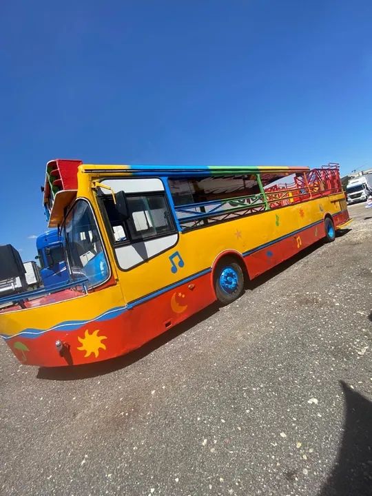 Ônibus Colorido para Diversão - Foto 11