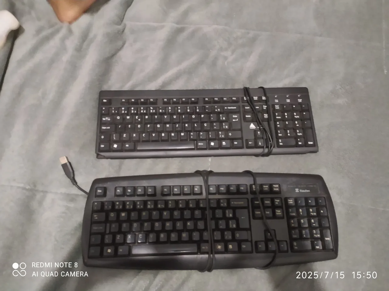 Dois teclados funcionando
