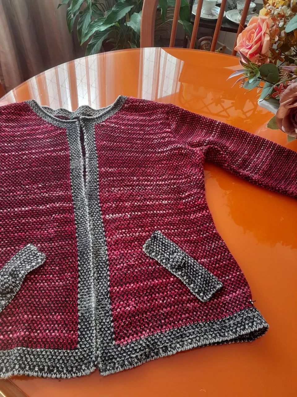 Casaco de Tricô Artesanal Vermelho e Cinza - Foto 2